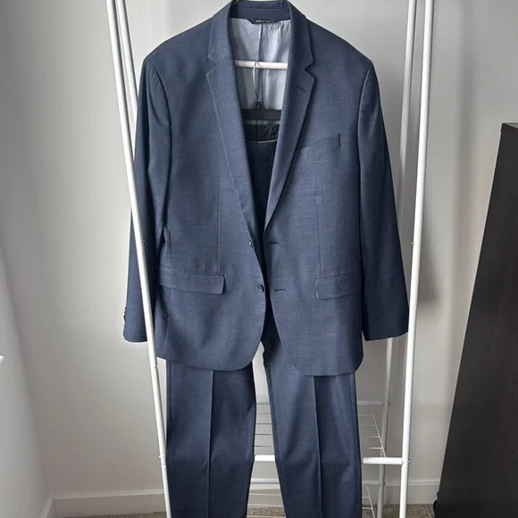 Banana Republic Men’s Navy Slim Fit Suit – 2 Piece Set, Size L (Blazer + Pants) - Picture 4 of 4
